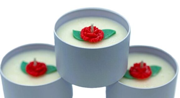 Vela de Soya de Rosa Roja en Lata Blanca (Peso Neto 6 Onzas)