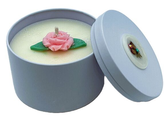 Vela de Rosa Rosada en Lata Blanca – (Peso Neto 6 onzas)